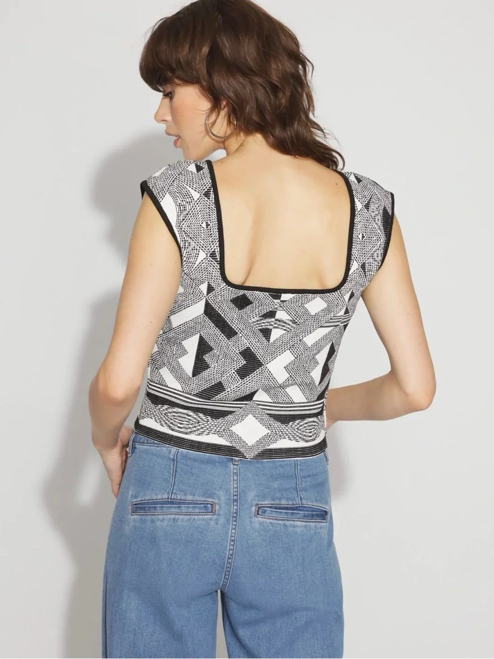 WHBM FORME™ $89 Sculpt Stretch Geometric Jacquard Sweater Tank - Picture 2 of 8